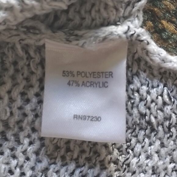 Almost Famous Geometric Fox Graphic Lightweight Knit Grays & White Sweater M - Picture 6 of 10